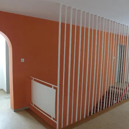 Berger's Airport Hostel *